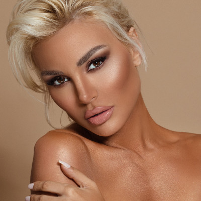 Let's Sparkle Bronzeador Corporal 2 EM 1 Cor e Brilho 120ml Avgerinos